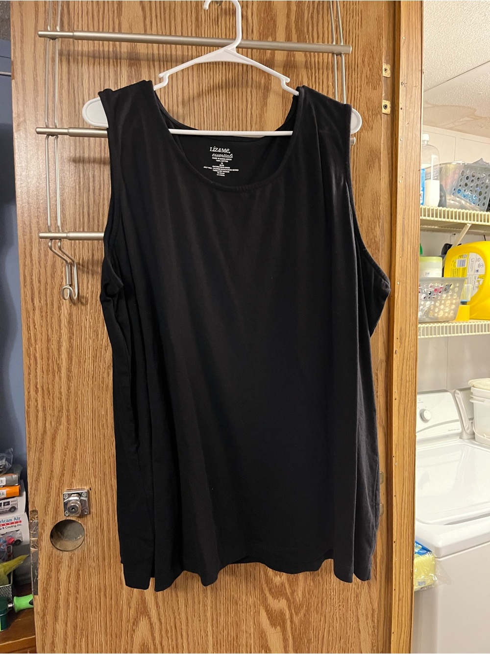 Liz & Me Solid Black Scoop Neck Tank